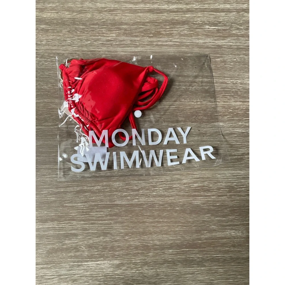 Monday Swimwear Cannes Top Chili Pepper Red Size Small